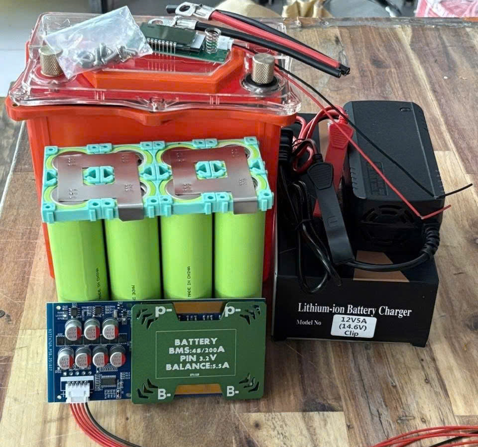 Combo Bình Pin Tự Đóng 30Ah - 12V Giá Siêu Tốt