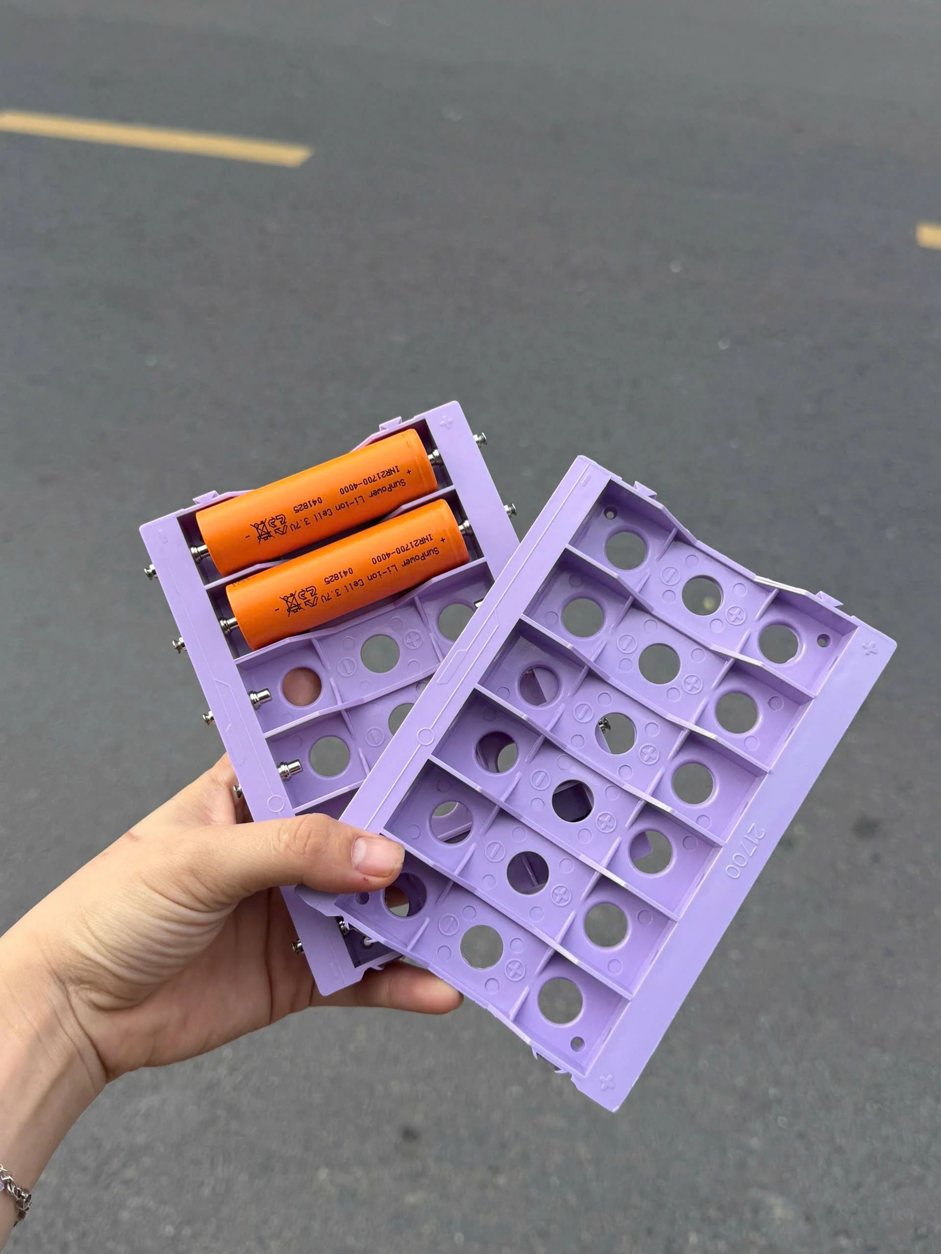Khay cân bằng pin 21700 (6 cell)