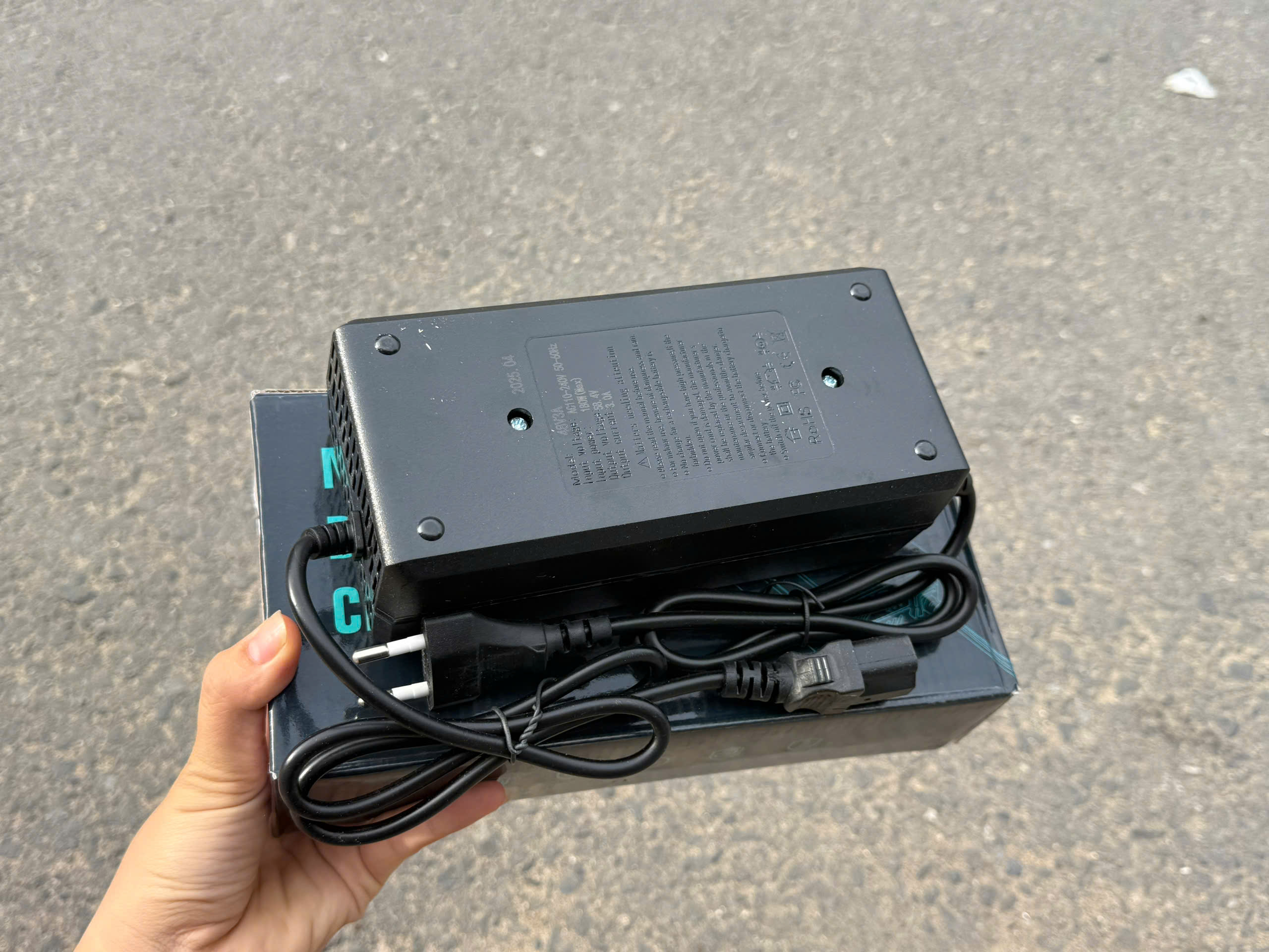 Sạc 58,4V - 5A tự Ngắt cho xe điện 48V ( hệ 4S )