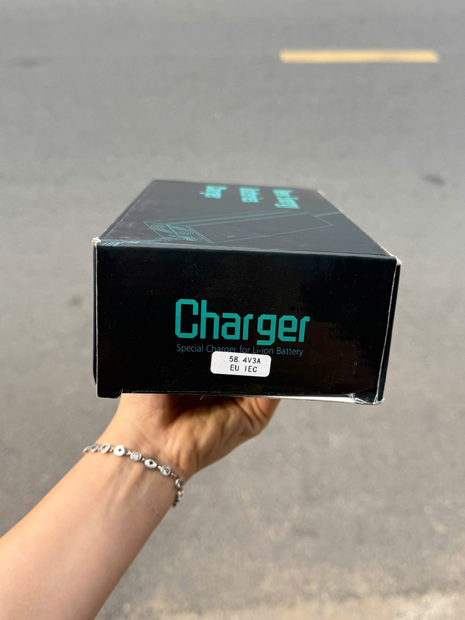 Sạc 58,4V - 5A tự Ngắt cho xe điện 48V ( hệ 4S )