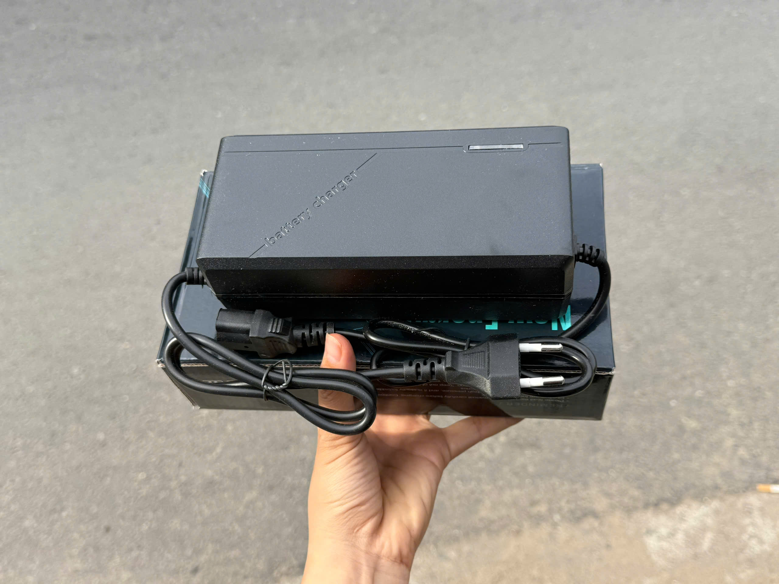 Sạc 58,4V - 5A tự Ngắt cho xe điện 48V ( hệ 4S )
