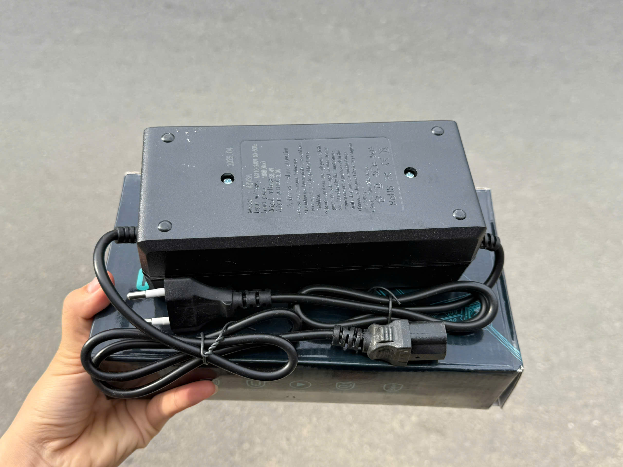 Sạc 58,4V - 5A tự Ngắt cho xe điện 48V ( hệ 4S )