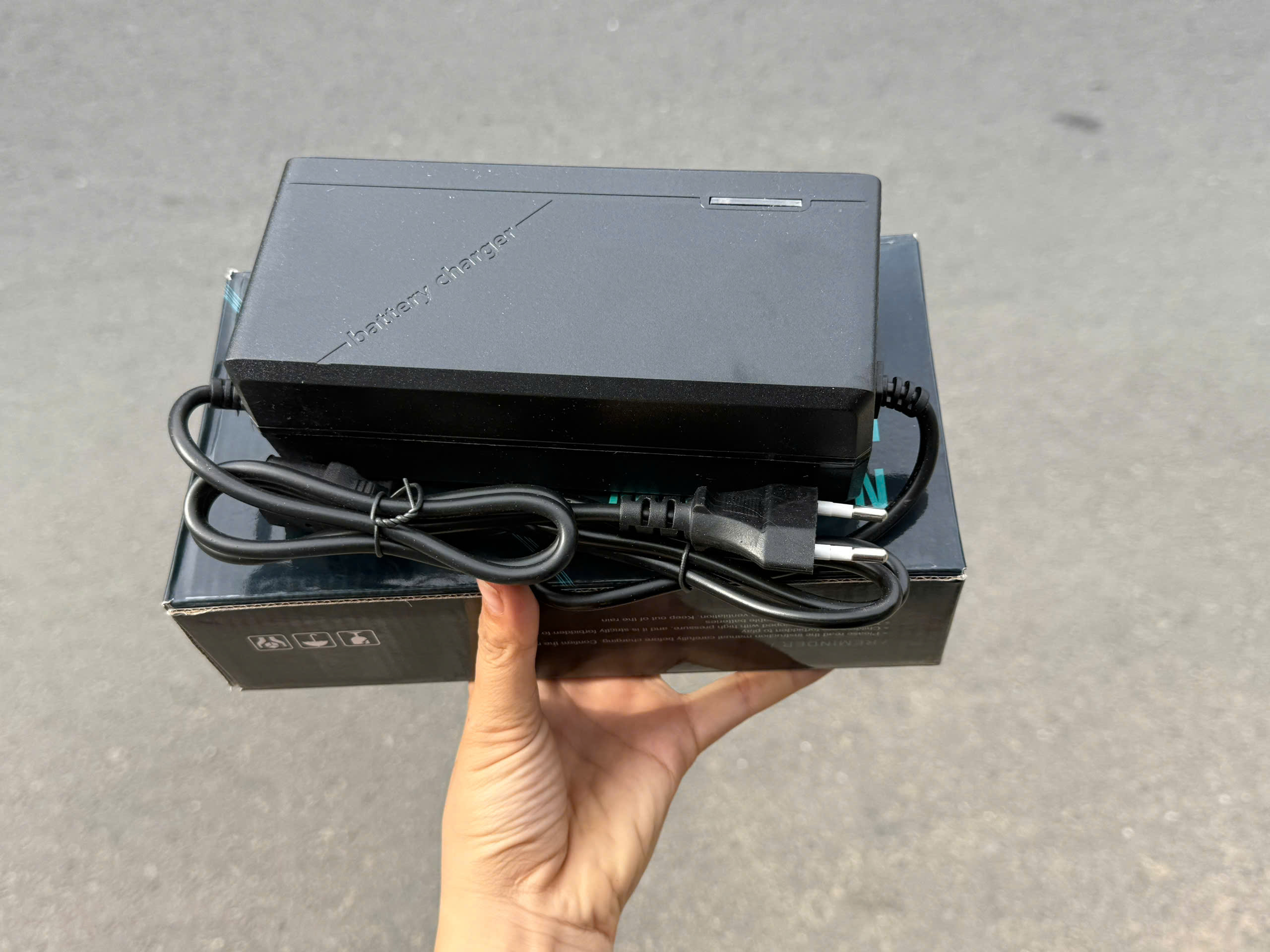 Sạc 58,4V - 5A tự Ngắt cho xe điện 48V ( hệ 4S )